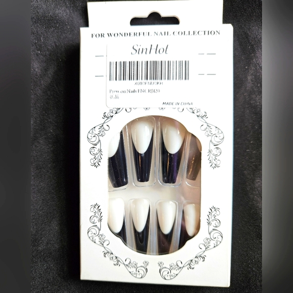 Sin Hot Other - Black and White Press on Nails